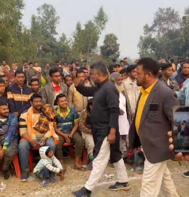 নওগাঁ মহাদেবপুর থেকে মশিউর মিঠু